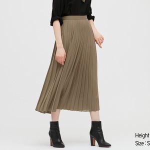 Green pleated chiffon maxi skirt Uniqlo